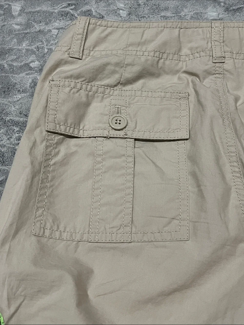 GAP Beige Cargo Capris with Coral and Mint Floral Embroidery, size 6